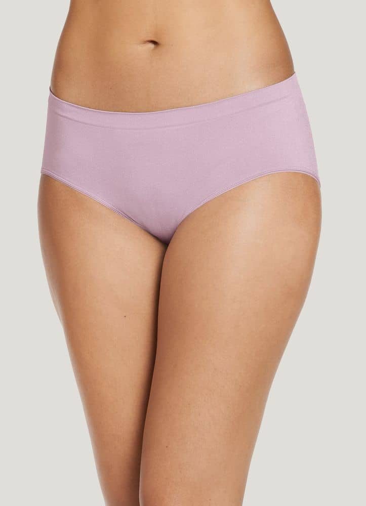 Full-back panty shine throughout nylon