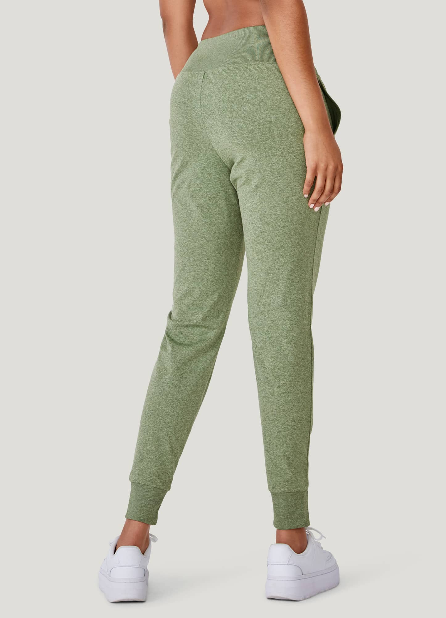 The Best Workout Pants for a Pear Shape Body - Lipgloss and Crayons